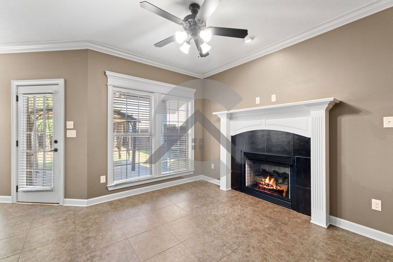 3005 Plateau Dr - Photo 6 of 19