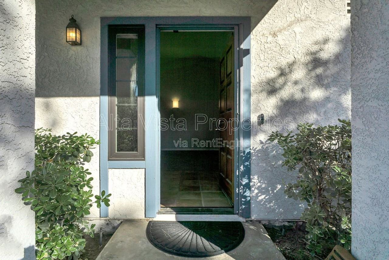 7960 Mission Vista Dr - Photo 3 of 41
