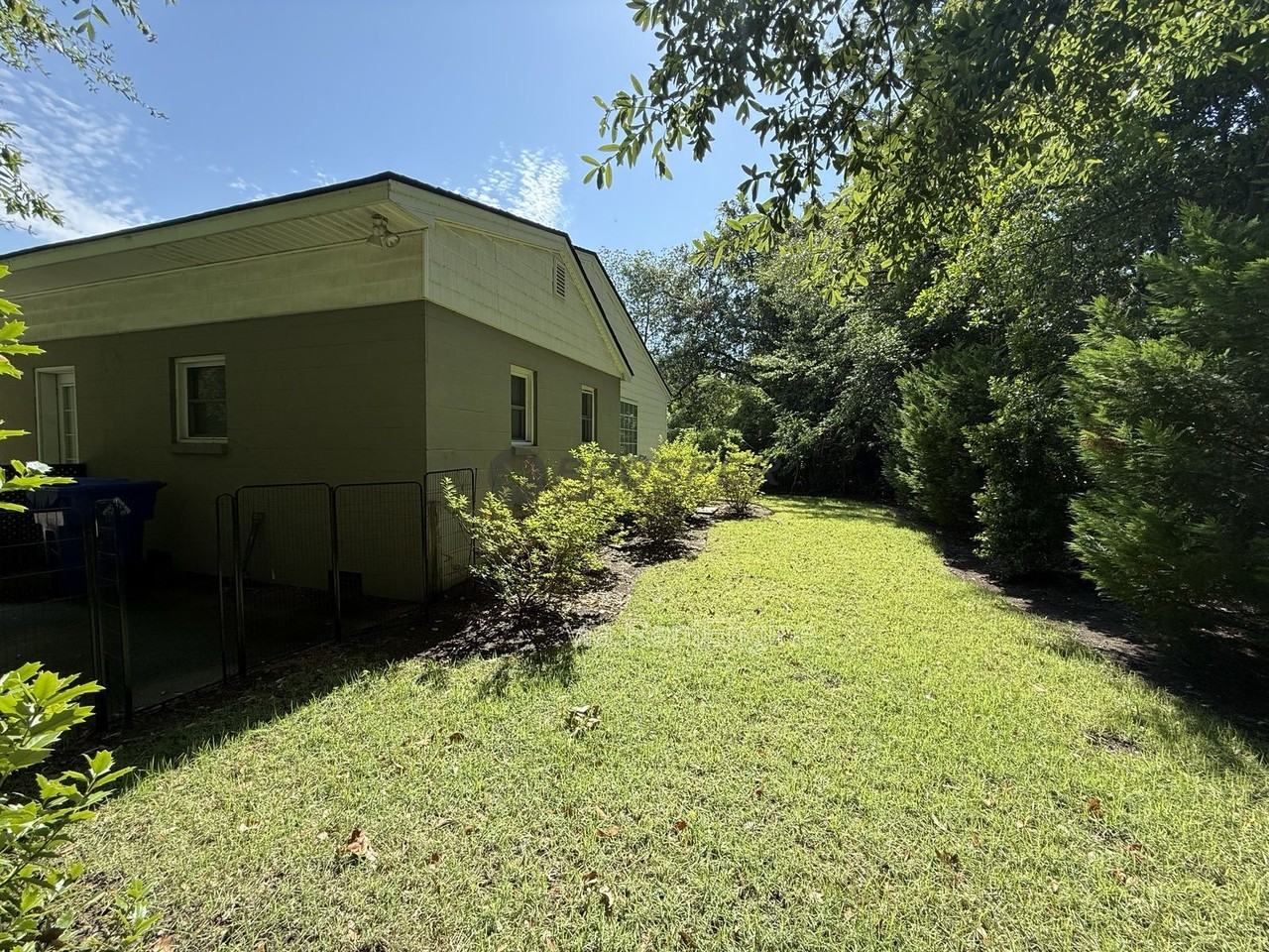 575 Elizabeth Ln W - Photo 6 of 31