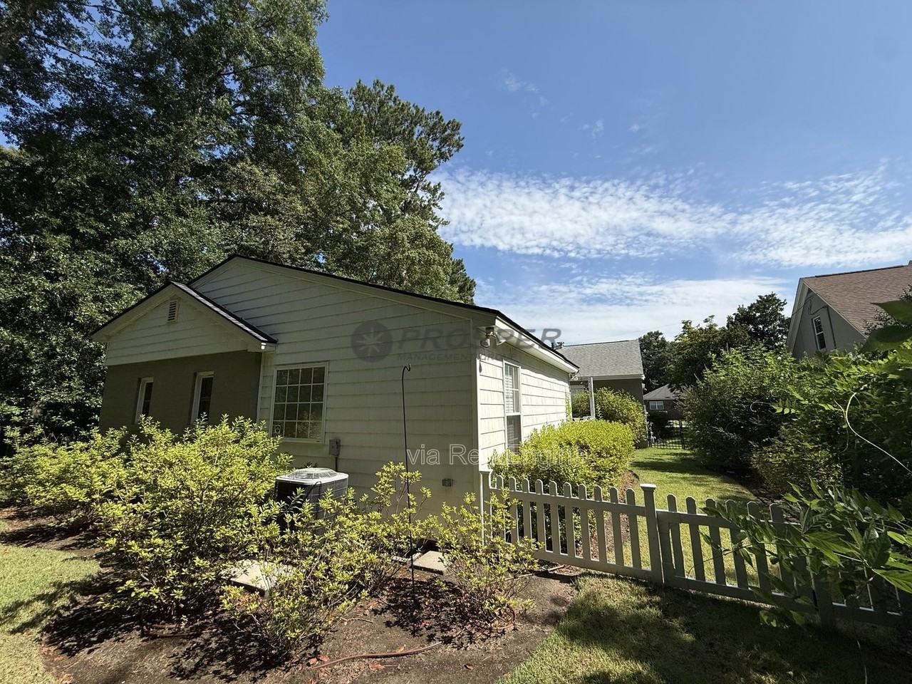 575 Elizabeth Ln W - Photo 7 of 31