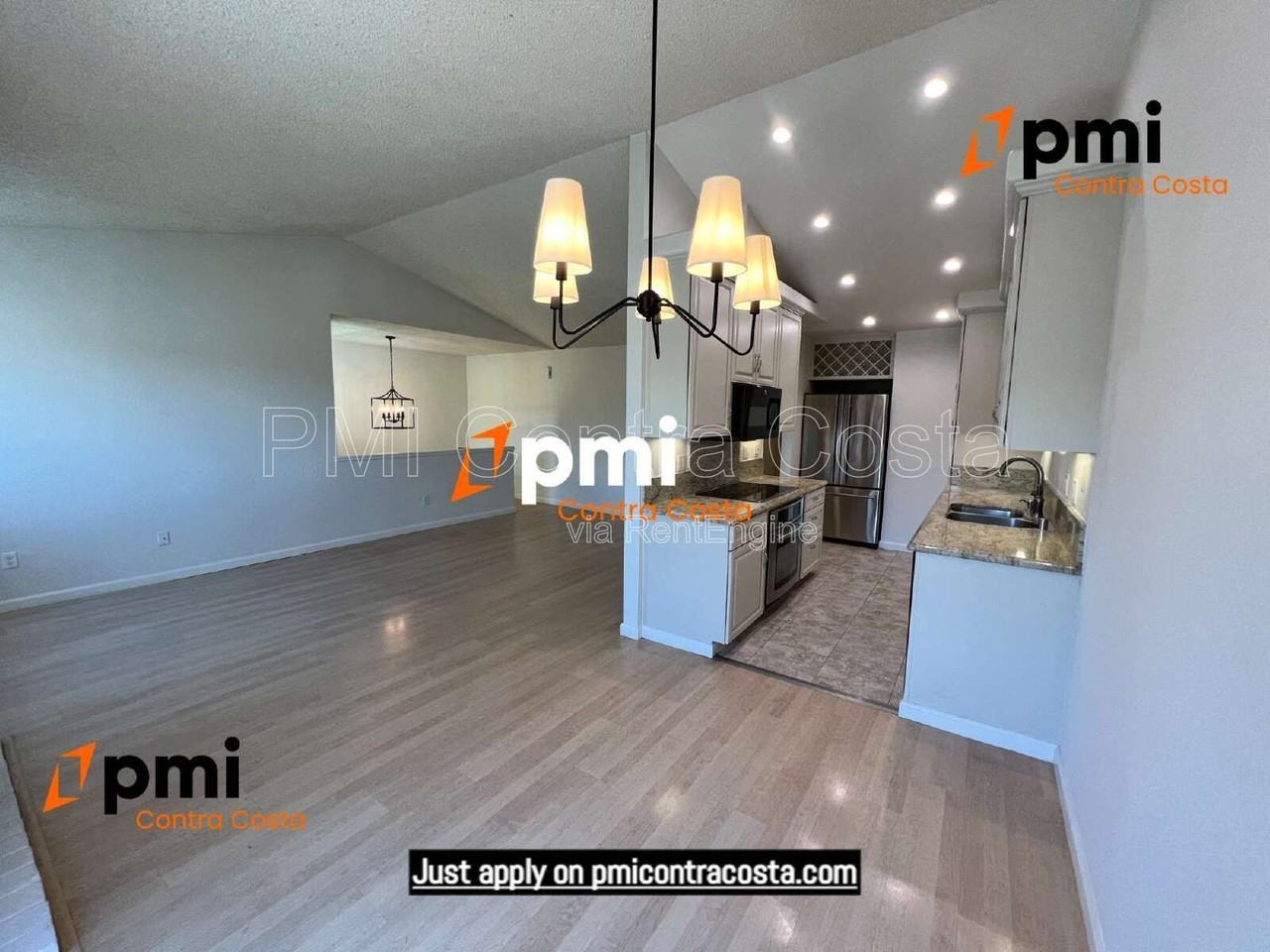 409 Camelback Rd - Photo 4 of 24