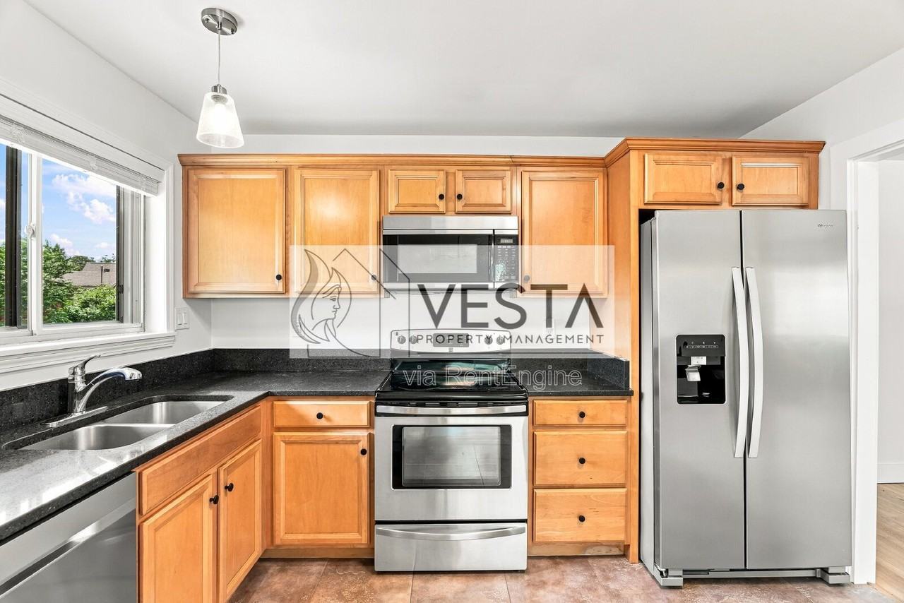 149 Oakdale Rd - Photo 3 of 40