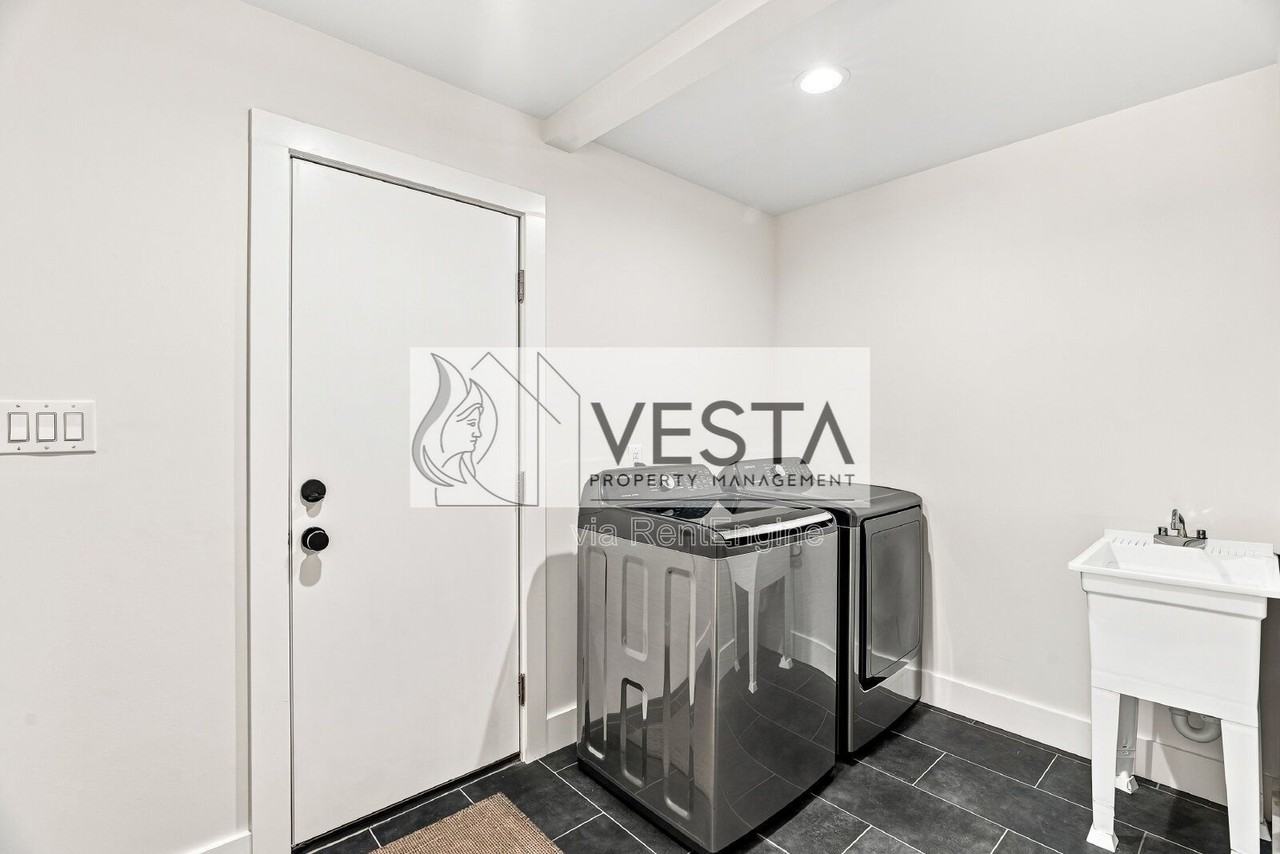 149 Oakdale Rd - Photo 4 of 40