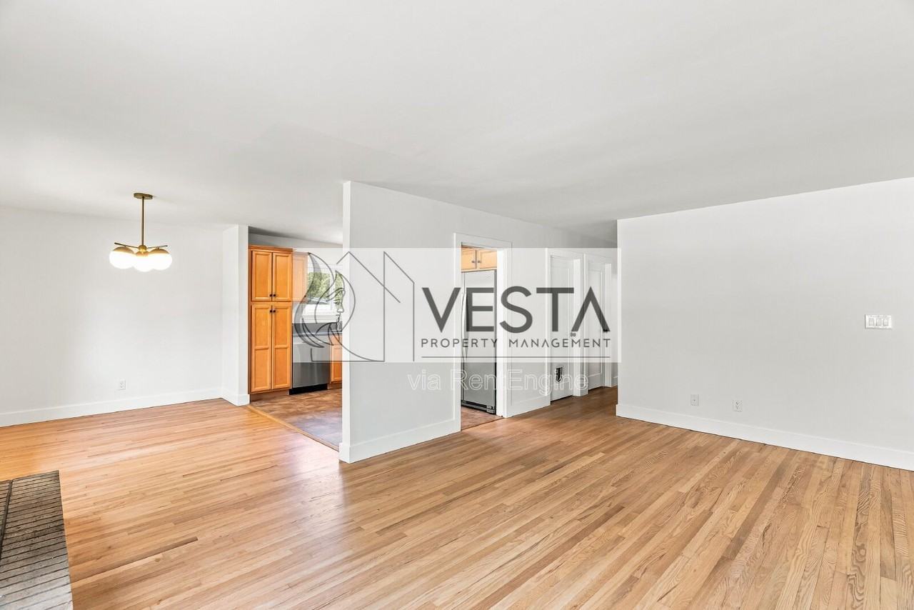 149 Oakdale Rd - Photo 5 of 40