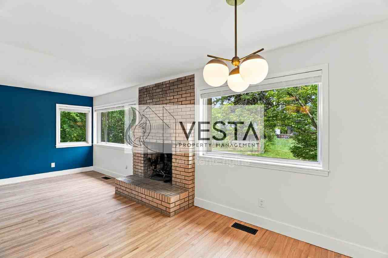 149 Oakdale Rd - Photo 6 of 40