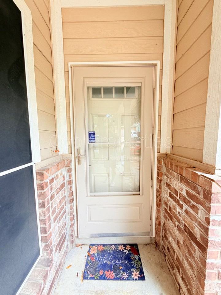 6711 Buckhorn Clf - Photo 4 of 21