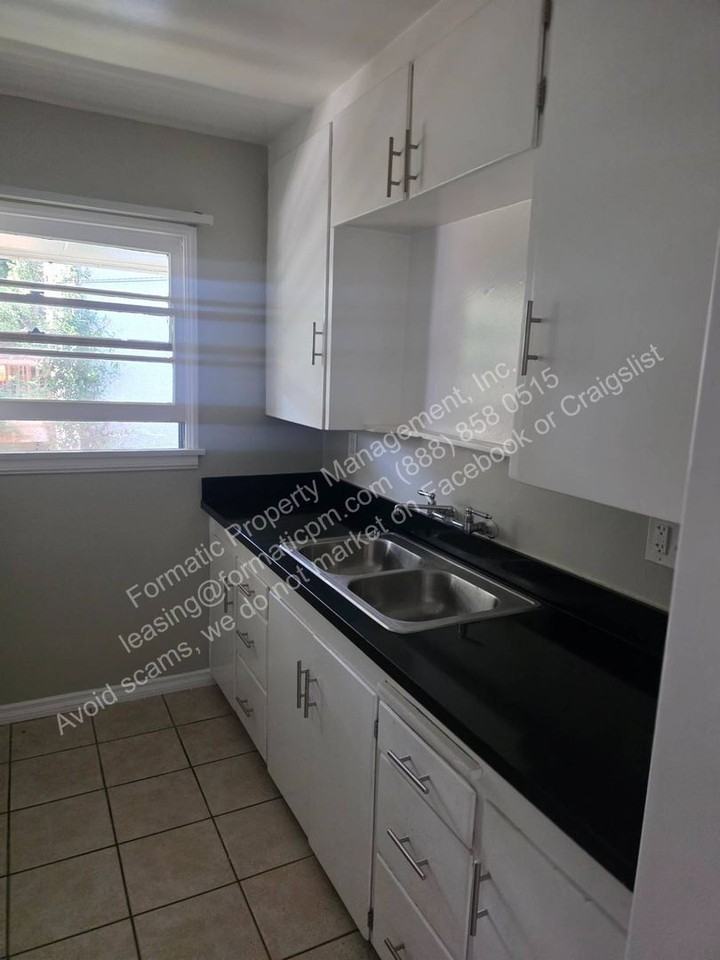 1210 Bennett Ave #6 - Photo 5 of 9