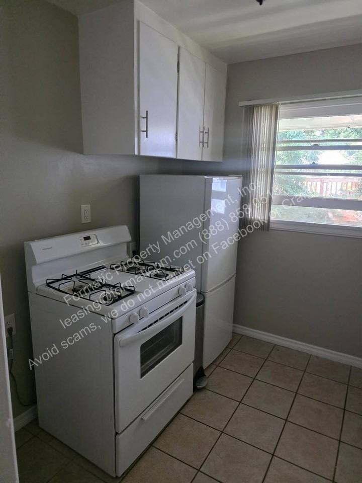 1210 Bennett Ave #6 - Photo 6 of 9