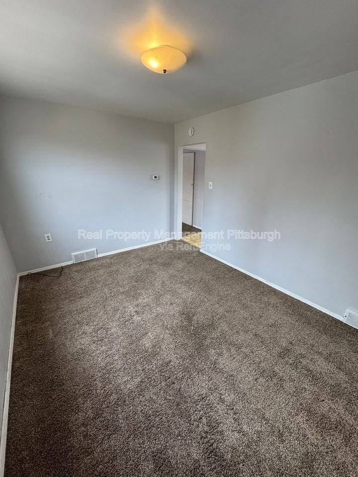 627 5th Ave - Photo 4 of 9