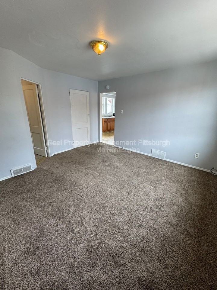 627 5th Ave - Photo 6 of 9