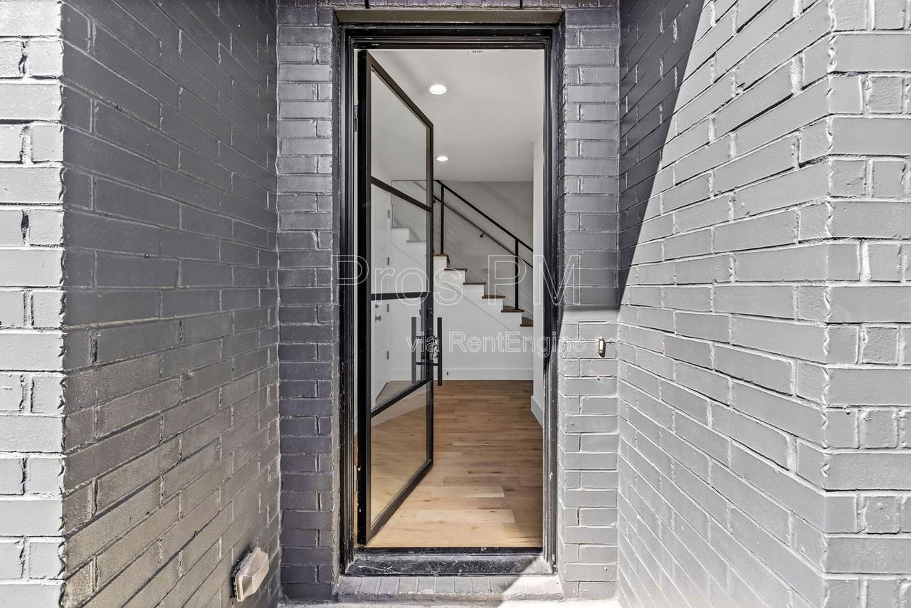 410 Avenue L #B - Photo 2 of 50