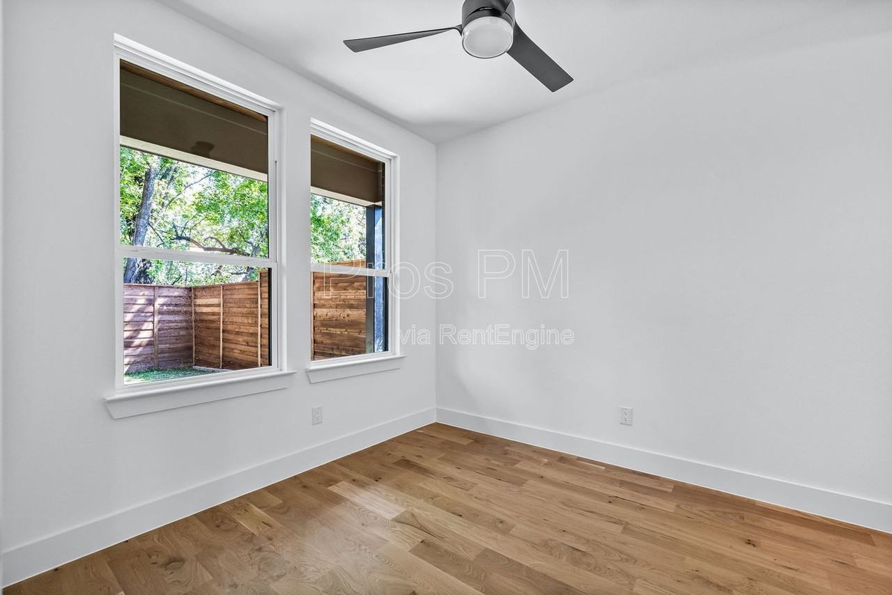 410 Avenue L #B - Photo 7 of 50
