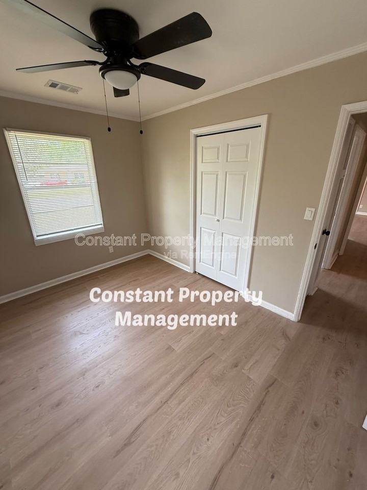 4233 Elkan Ave - Photo 2 of 15