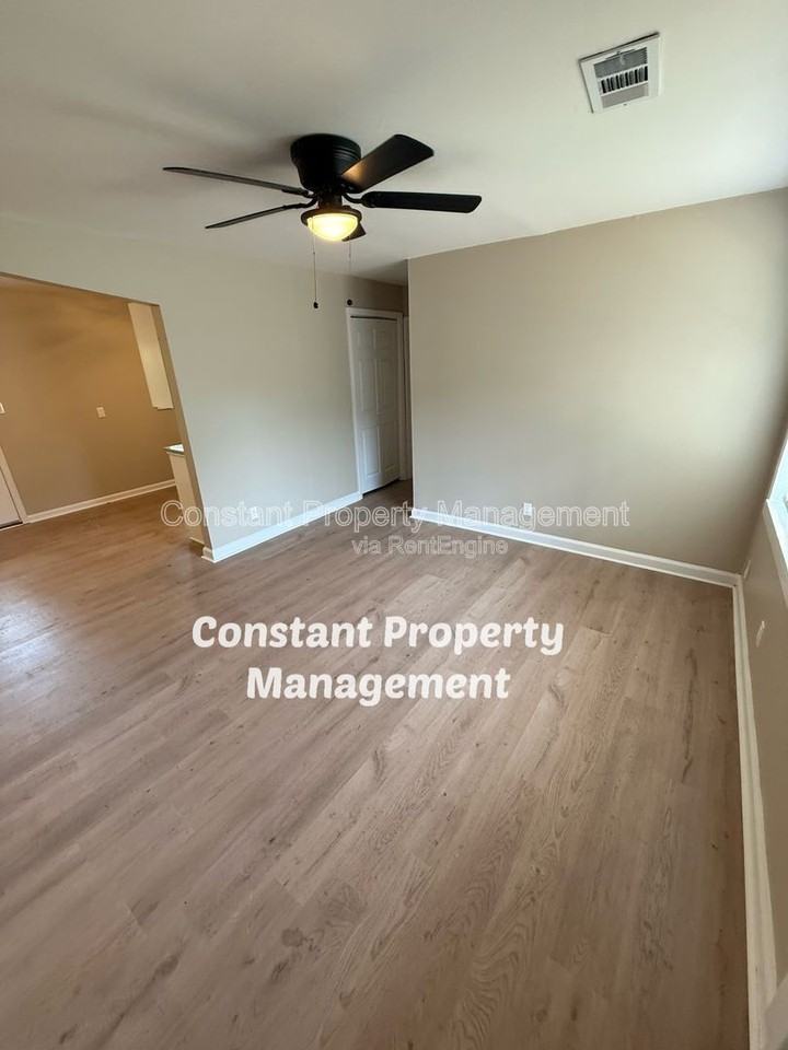 4233 Elkan Ave - Photo 5 of 15