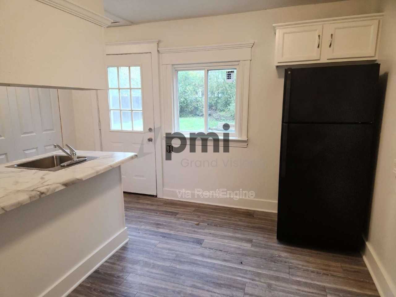 840 W Wood St - Photo 2 of 9