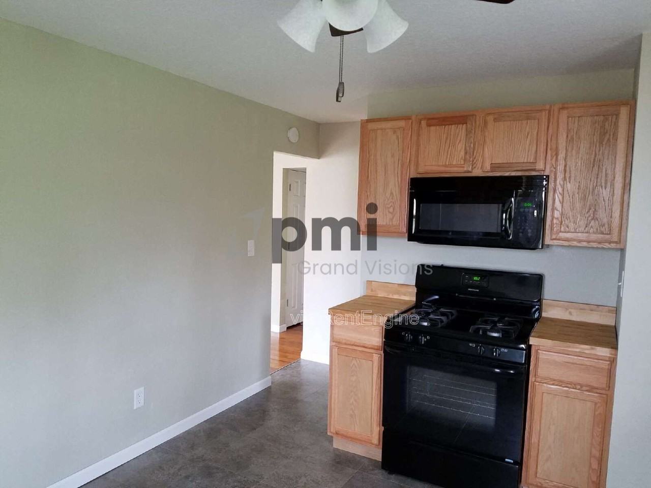 7 Louise Ct - Photo 2 of 9