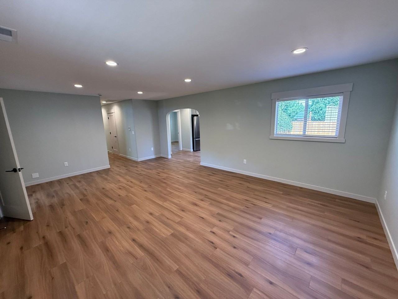 805 Boxwood Ln Se - Photo 3 of 24