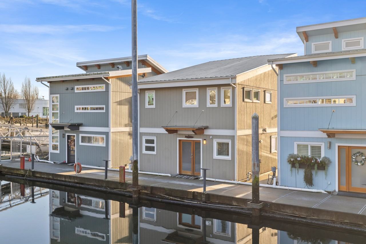 20-415 W Esplanade Avenue, North Vancouver (Float Home) - Photo 2 of 29