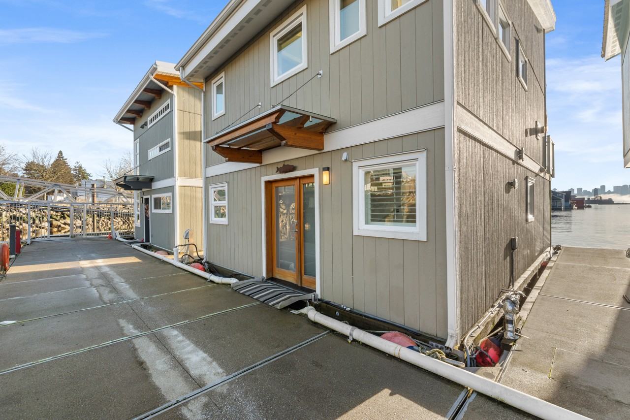 20-415 W Esplanade Avenue, North Vancouver (Float Home) - Photo 5 of 29