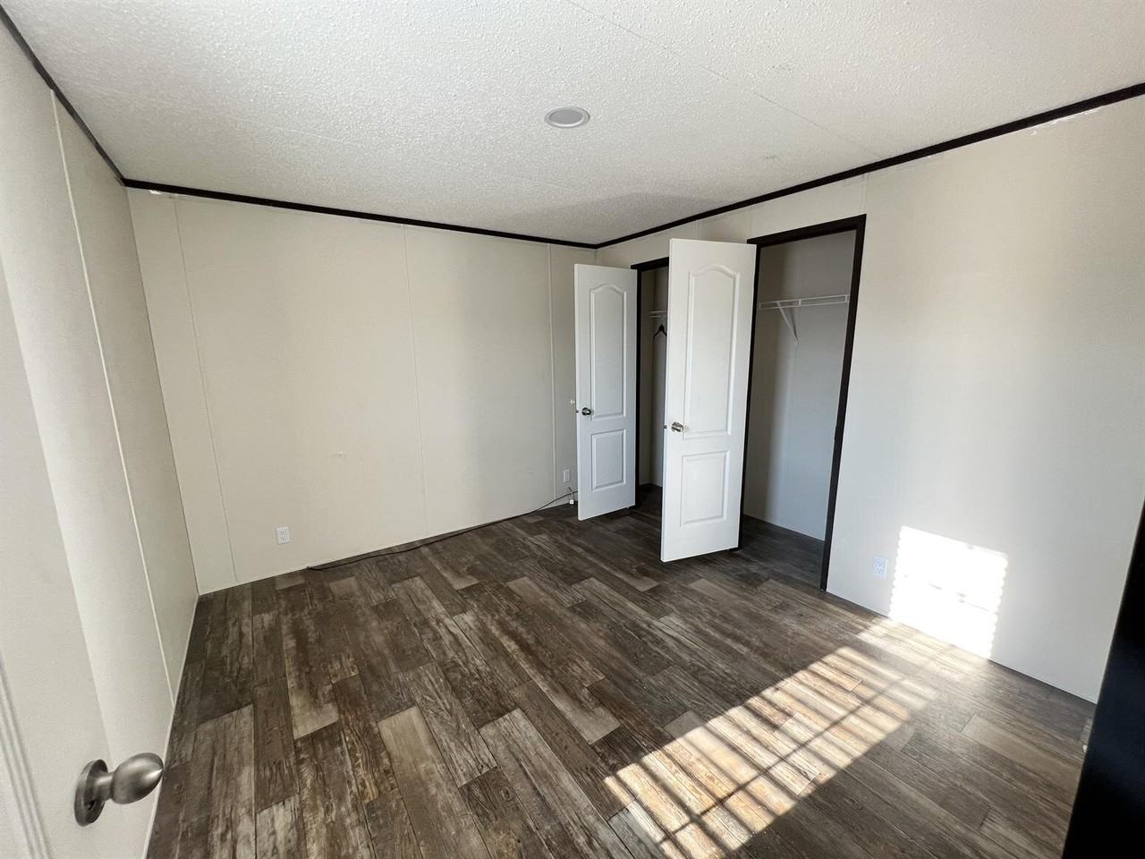 25214 Roseville Mhp Llcgratiot Ave #180 - Photo 2 of 9