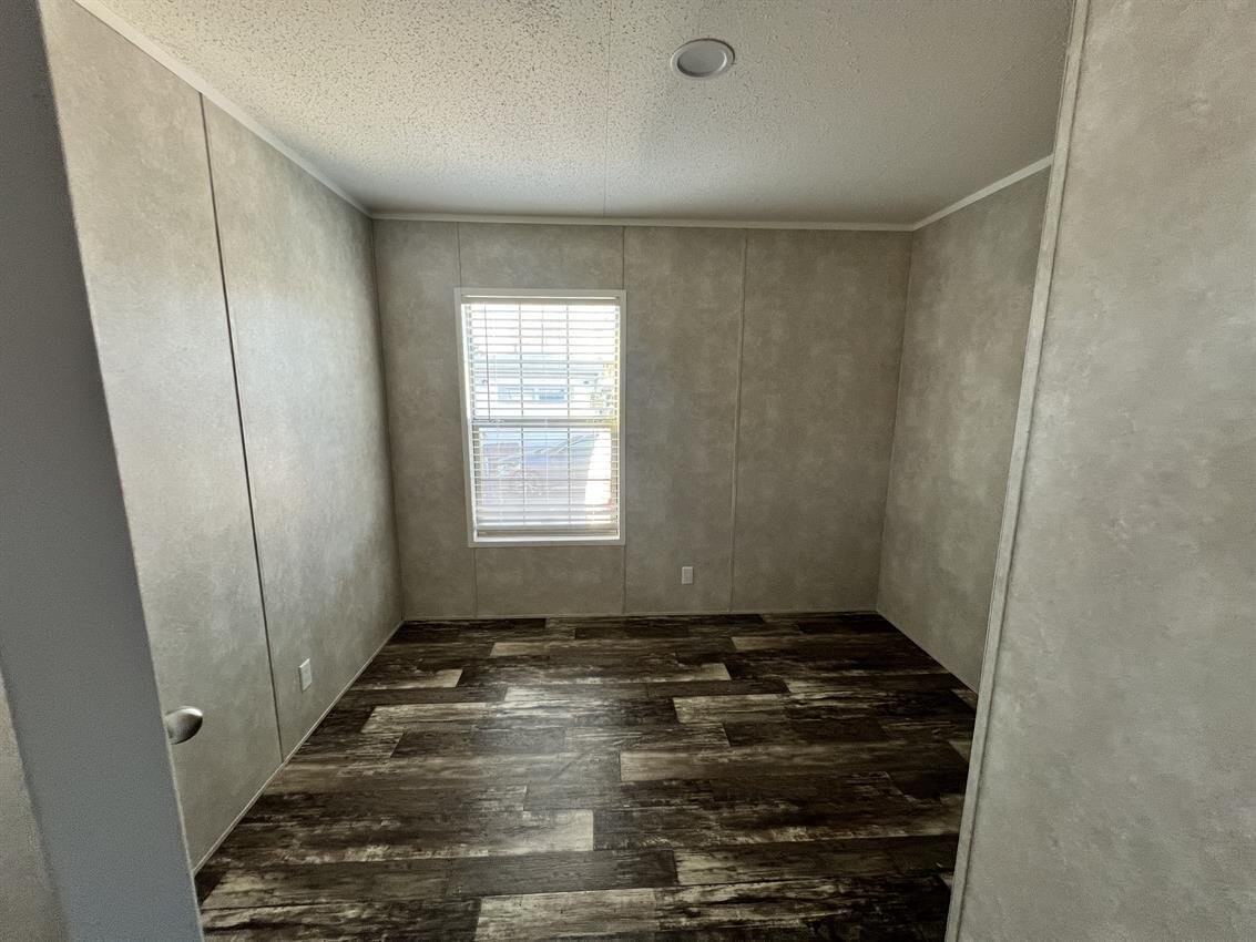 25214 Roseville Mhp Llcgratiot Ave #180 - Photo 6 of 9