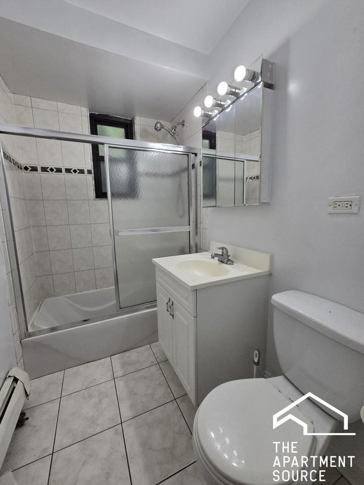 7326 N Ridge Blvd #1W - Photo 4 of 13