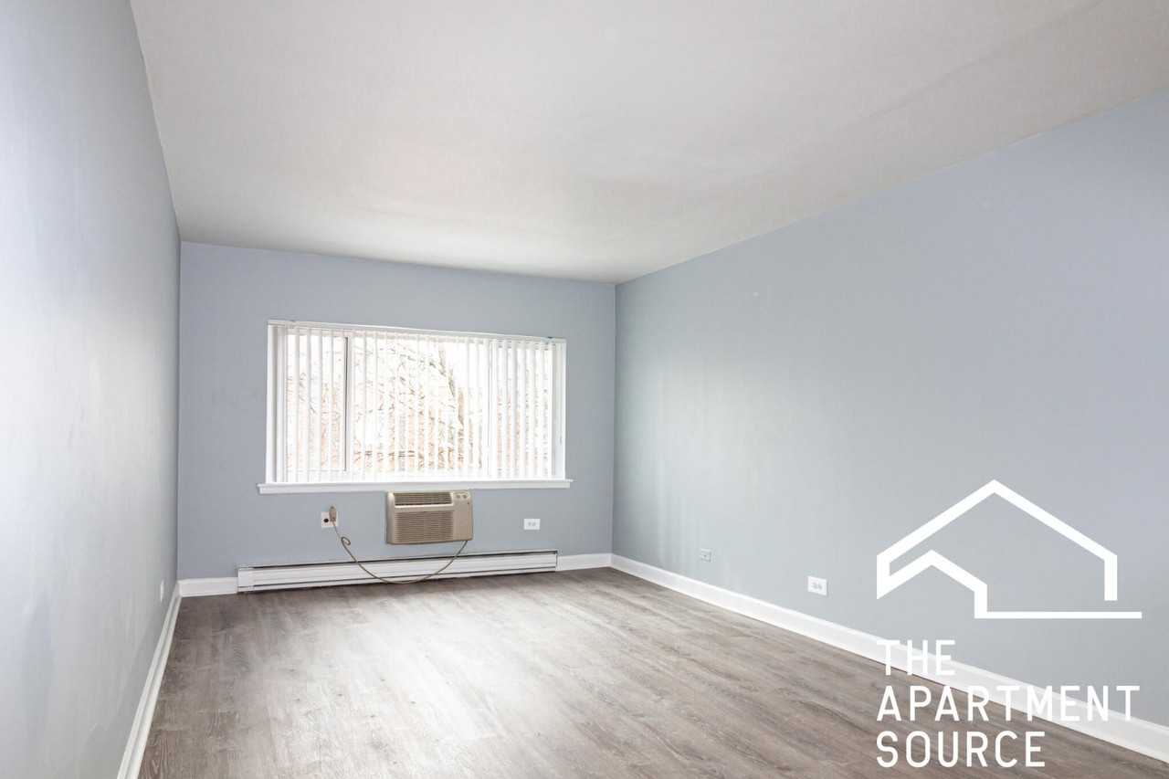 3825 N Pine Grove Ave #213 - Photo 3 of 8