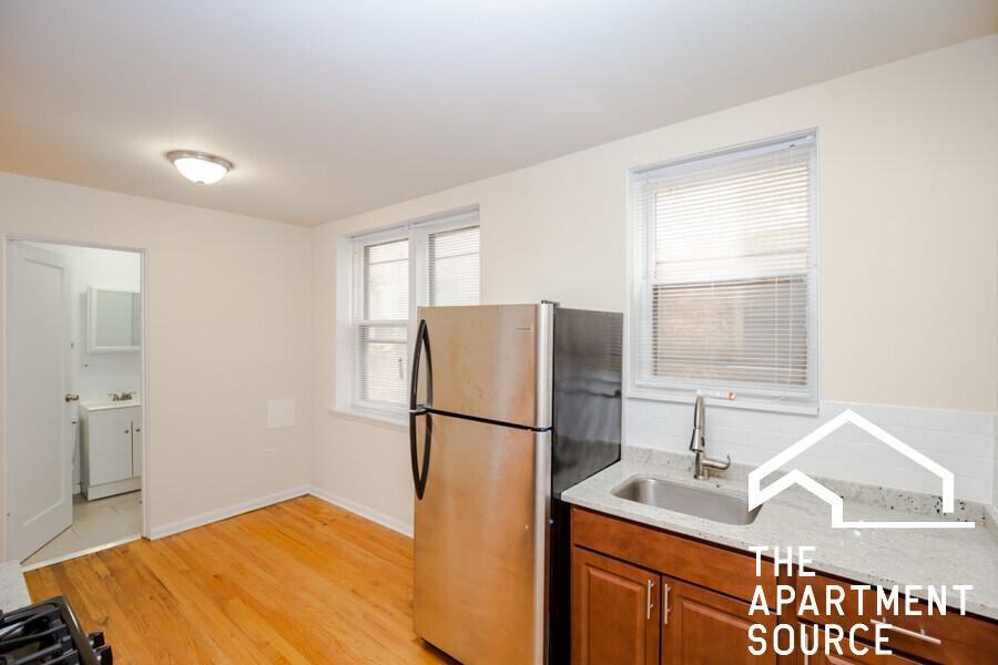 5011 W Cermak Rd #9 - Photo 2 of 6