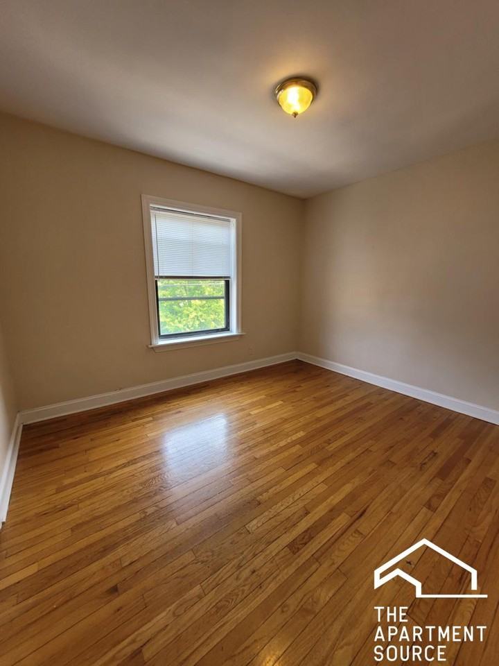 931 Forest Ave #2E - Photo 3 of 22