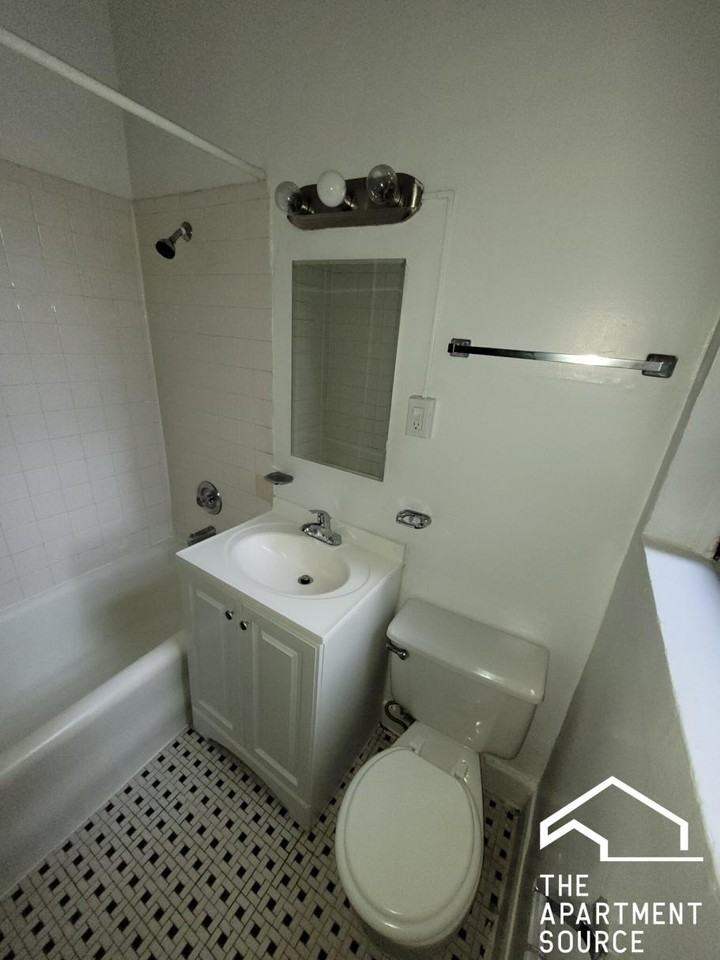 948 W Cuyler Ave #3 - Photo 4 of 13