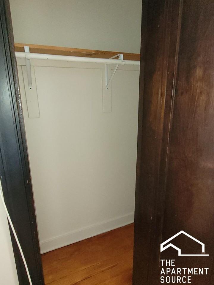 948 W Cuyler Ave #3 - Photo 5 of 13