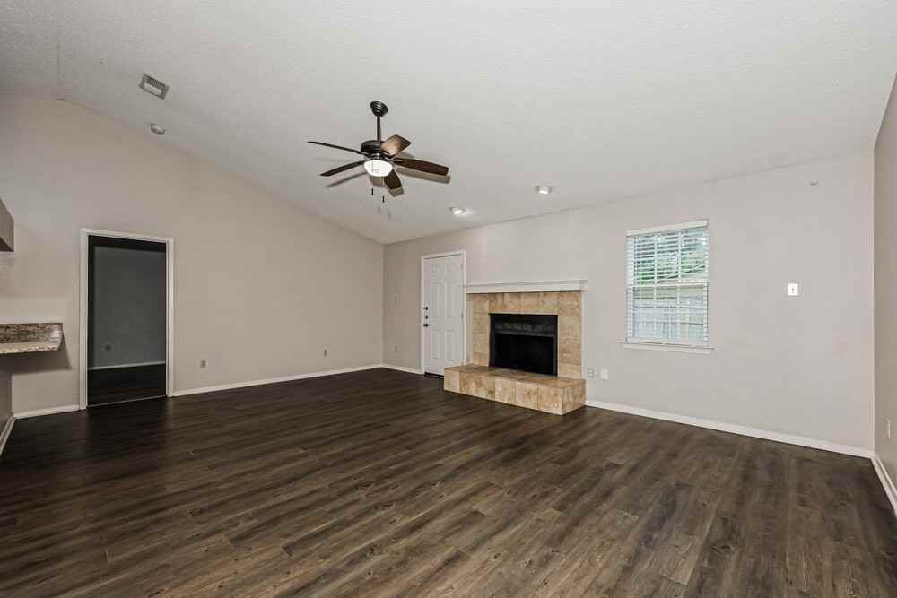 2917 Highlawn Ter - Photo 3 of 16