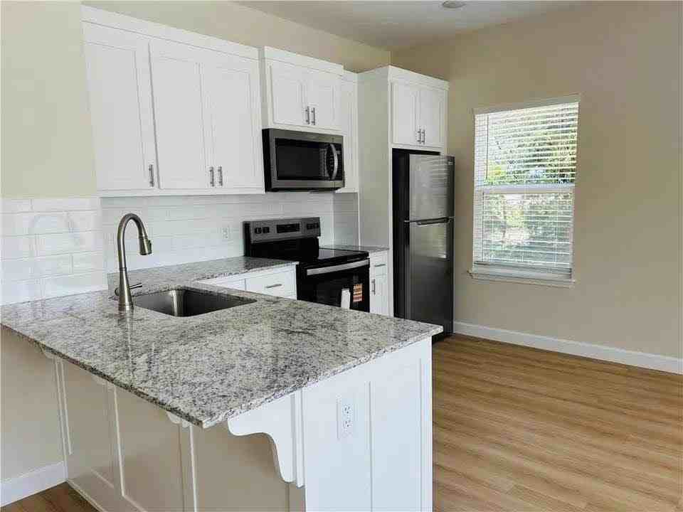 518 Crutcher St #A - Photo 3 of 8