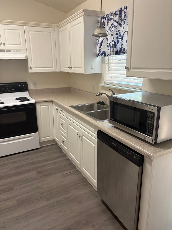 5140 Long Pointe Rd - Photo 5 of 15