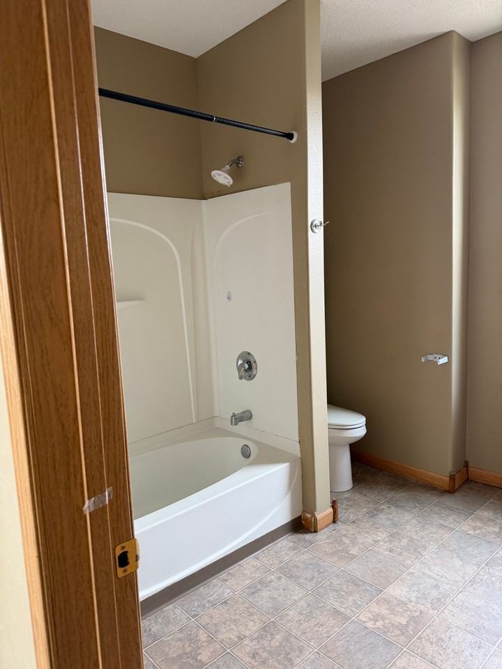 310 Front St S - Photo 2 of 7