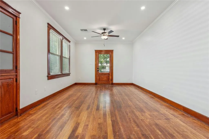 216 Phosphor Ave - Photo 3 of 20