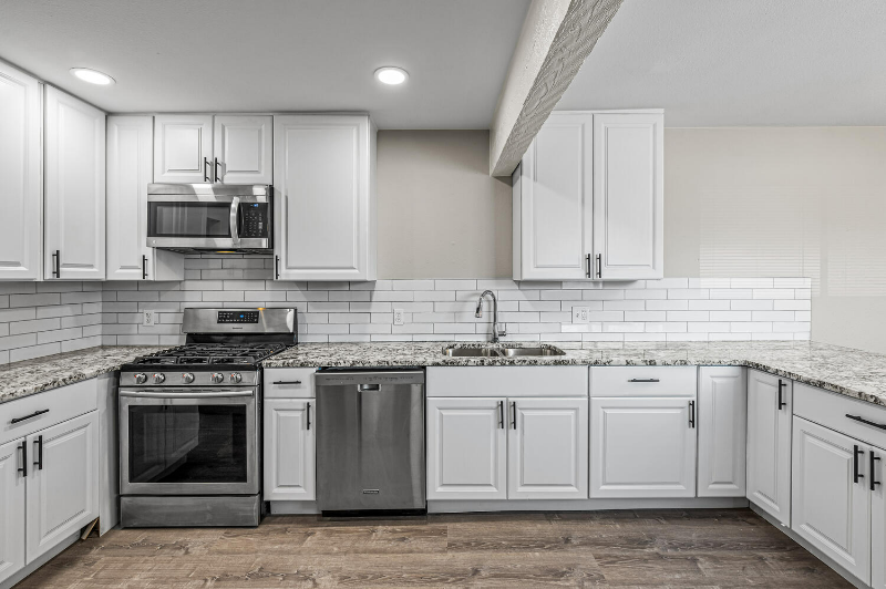 3125 W Center Ave - Photo 4 of 33
