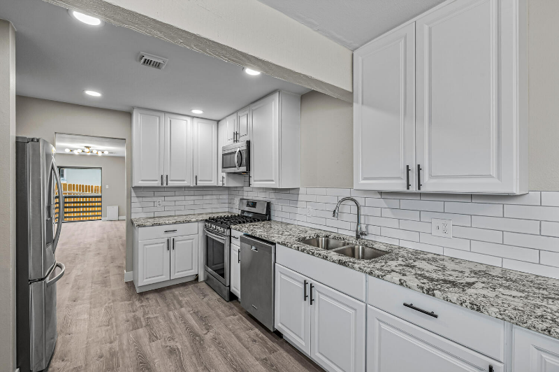 3125 W Center Ave - Photo 5 of 33