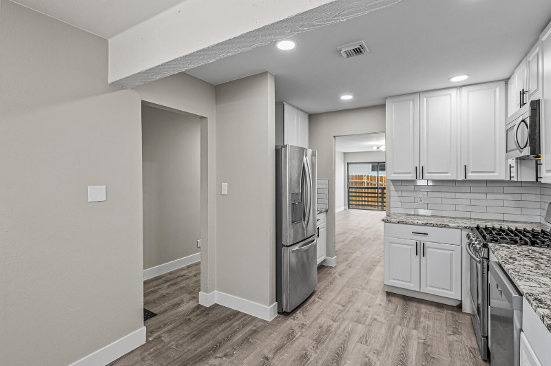 3125 W Center Ave - Photo 7 of 33