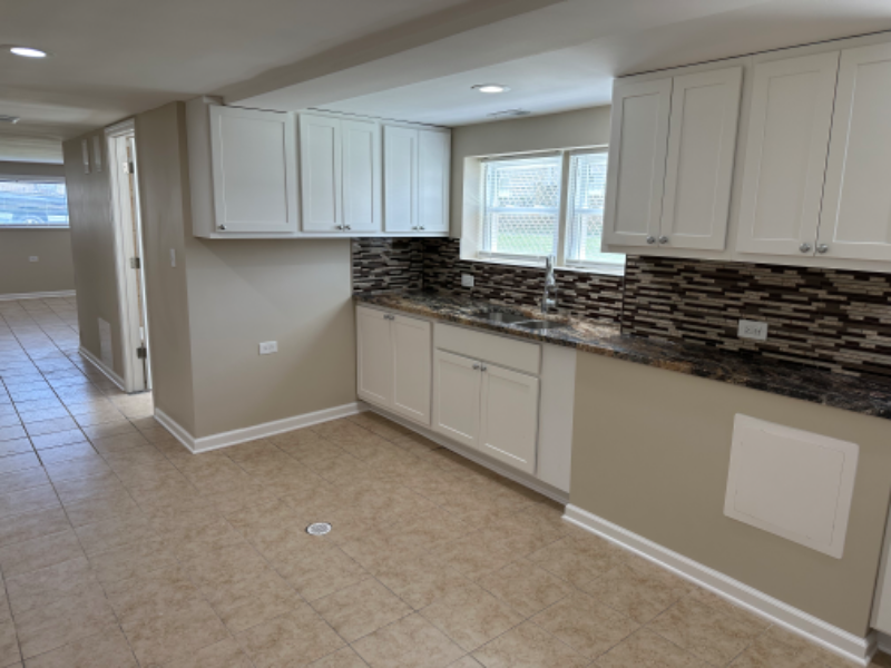 2236 N Nagle Ave - Photo 2 of 15