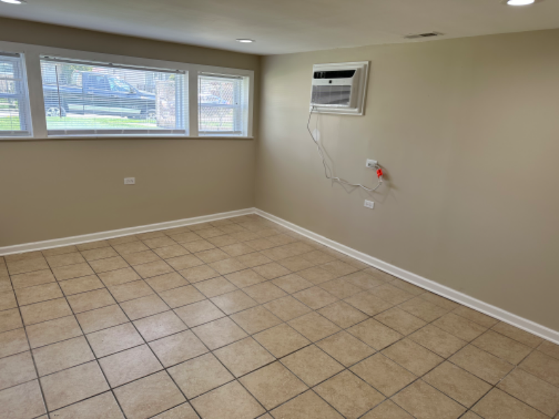 2236 N Nagle Ave - Photo 7 of 15