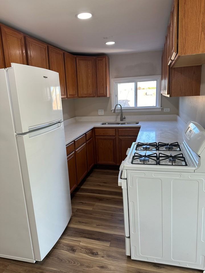 6243 W Montrose Ave - Photo 7 of 9