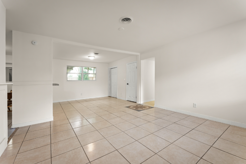 6750 Snow White Dr - Photo 3 of 27