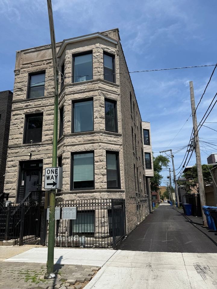 2312 W Dickens Ave #2R - Photo 3 of 19
