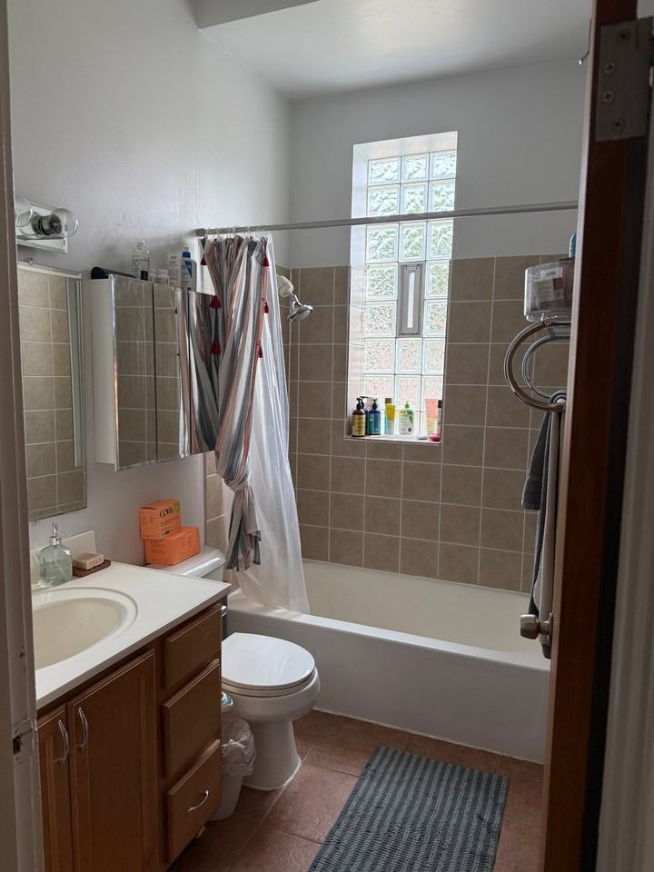 2312 W Dickens Ave #2R - Photo 7 of 19