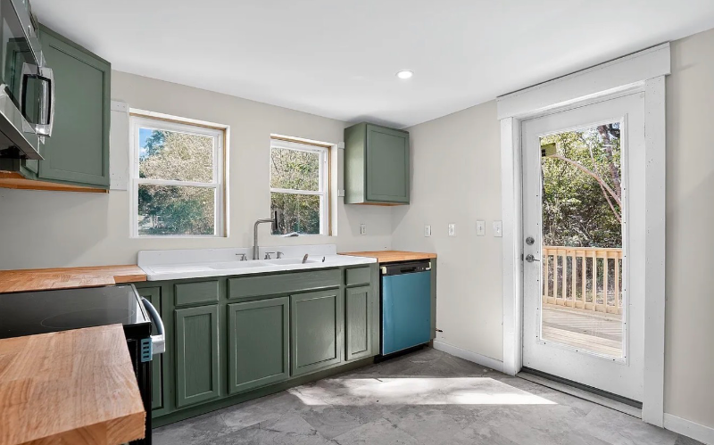 306 7th St E - Photo 2 of 8