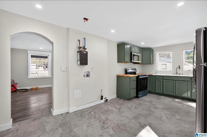 306 7th St E - Photo 3 of 8