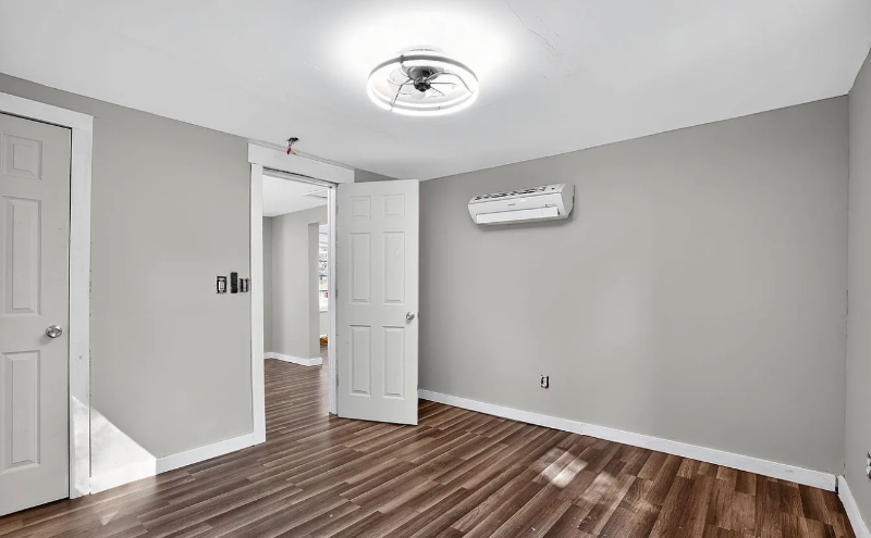 306 7th St E - Photo 5 of 8