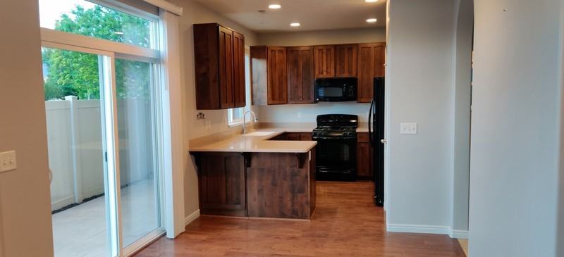 1077 Kettering Dr - Photo 7 of 27