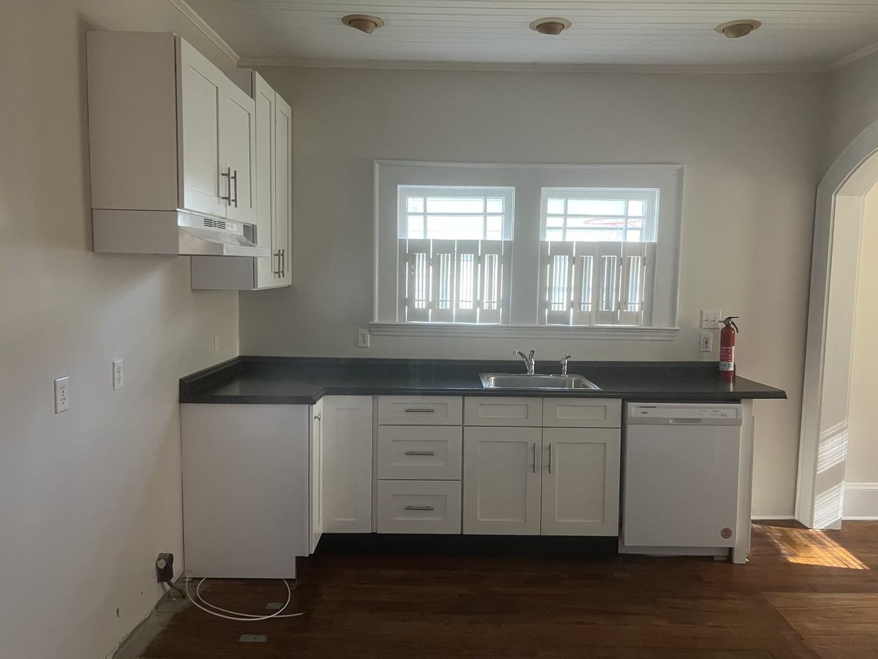 621 Holly St #NA - Photo 3 of 9